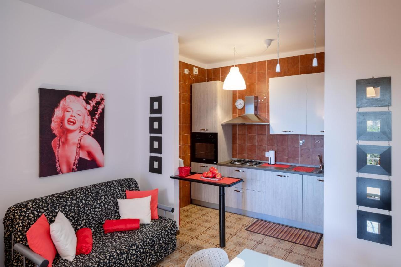 086 - Sunshine Home, 5 Minuti Dalla Spiaggia - Parcheggio Privato Gratis Incluso Ospedaletti Exteriér fotografie