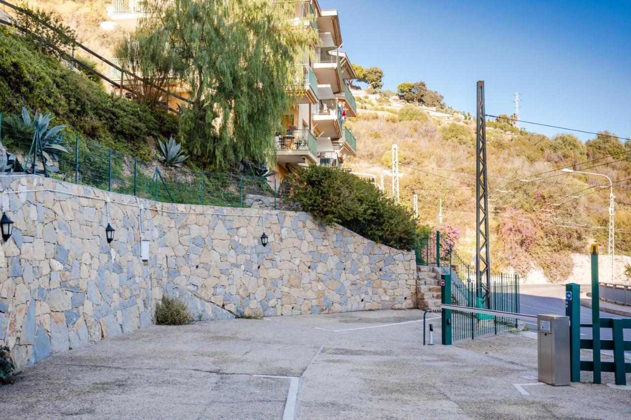 086 - Sunshine Home, 5 Minuti Dalla Spiaggia - Parcheggio Privato Gratis Incluso Ospedaletti Exteriér fotografie